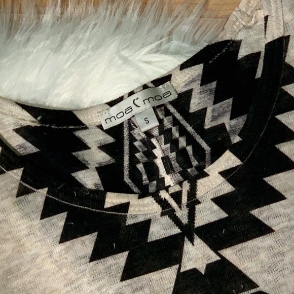 Aztec Blouse - Picture 2 of 3